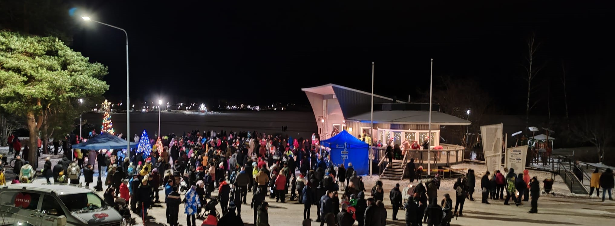 Alavuden yrittäjien joulunavaus perjantaina 15.11.2024 klo 18 Alavuden keskustassa Huhtalavalla. Alavuden yrittäjien joulunavaus perjantaina 14.11.2025 klo 19 Alavuden keskustassa Huhtalavalla.