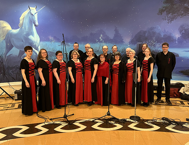 Tiilat ja Pelimannit -kansanlaulukuoron 50-vuotisjuhlakonsertti Tuurin Kyläkaupan sinisen sisäänkäynnin aulassa lauantaina 29.11.2025 noin klo 13 alkaen.